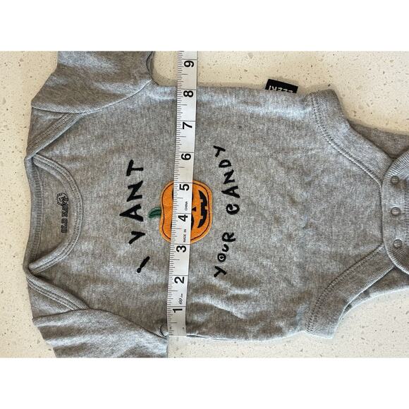 Infant One-Piece‎ Bodysuit from Old Navy Gray 0-3 Months NEW - Picture 5 of 8
